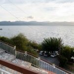 Η θέα από το προαύλιο του Προφήτη Ηλία προς τη λίμνη Τριχωνίδα πριν από τον γάμο